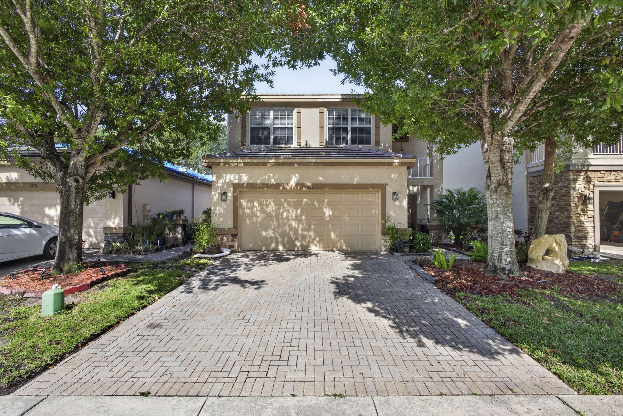 THOROUGHBRED LAKE ESTATES 2 - Residential