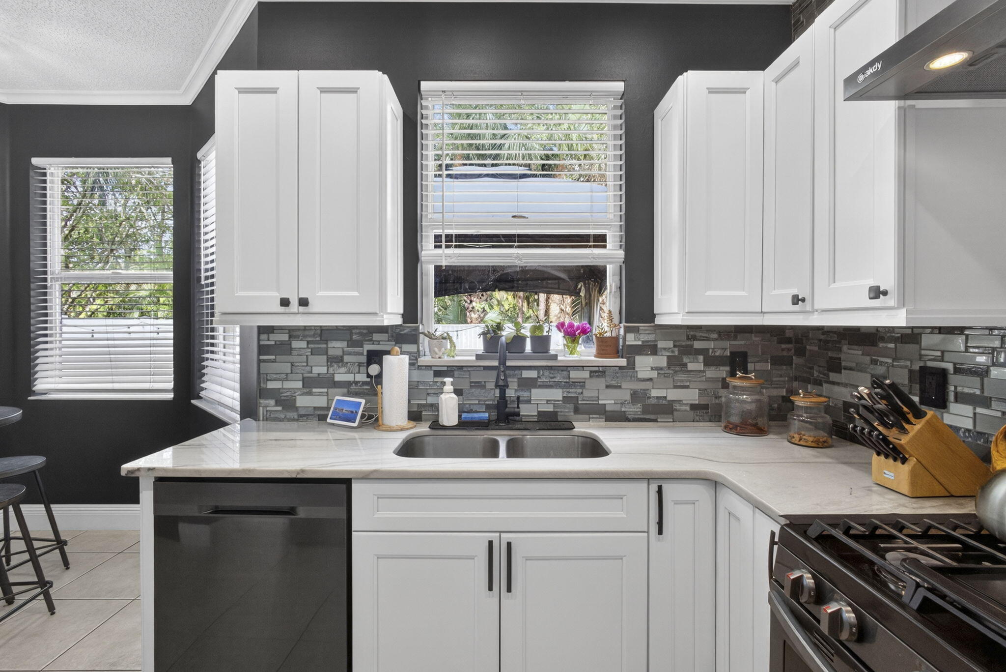 THOROUGHBRED LAKE ESTATES 2 - Residential