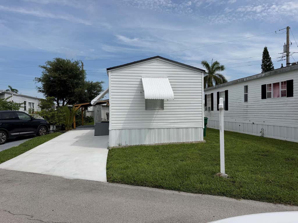 Photo of 8517 SW 17TH Court, Davie, FL 33324 (MLS # B26063455)