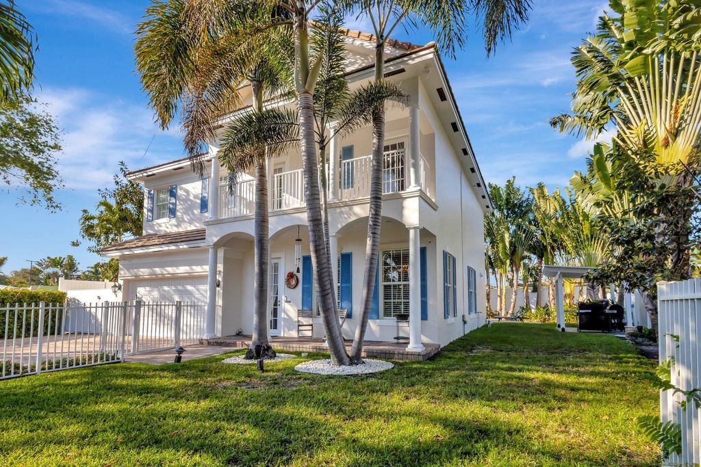 Photo of 213 Kings Lynn, Delray Beach, FL 33444 (MLS # R11135658)