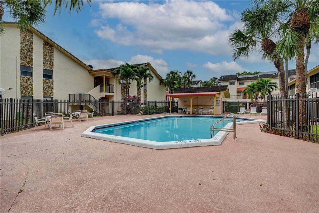 CORAL PLAZA CONDO PHASE I - Residential