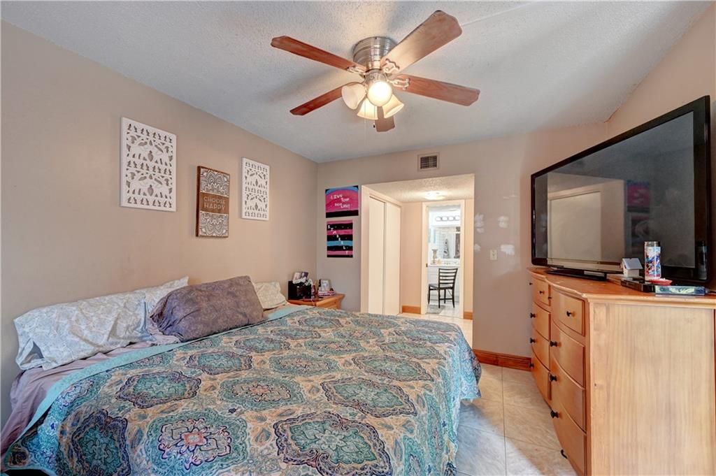 CORAL PLAZA CONDO PHASE I - Residential