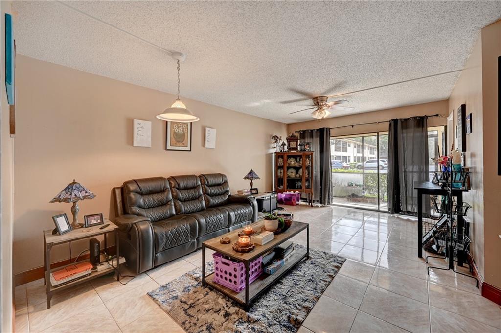 CORAL PLAZA CONDO PHASE I - Residential