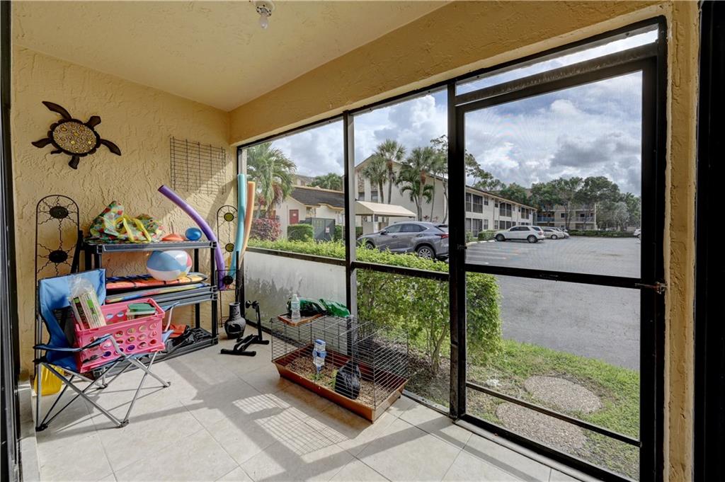 CORAL PLAZA CONDO PHASE I - Residential