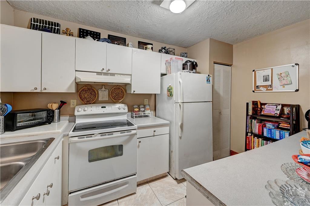 CORAL PLAZA CONDO PHASE I - Residential