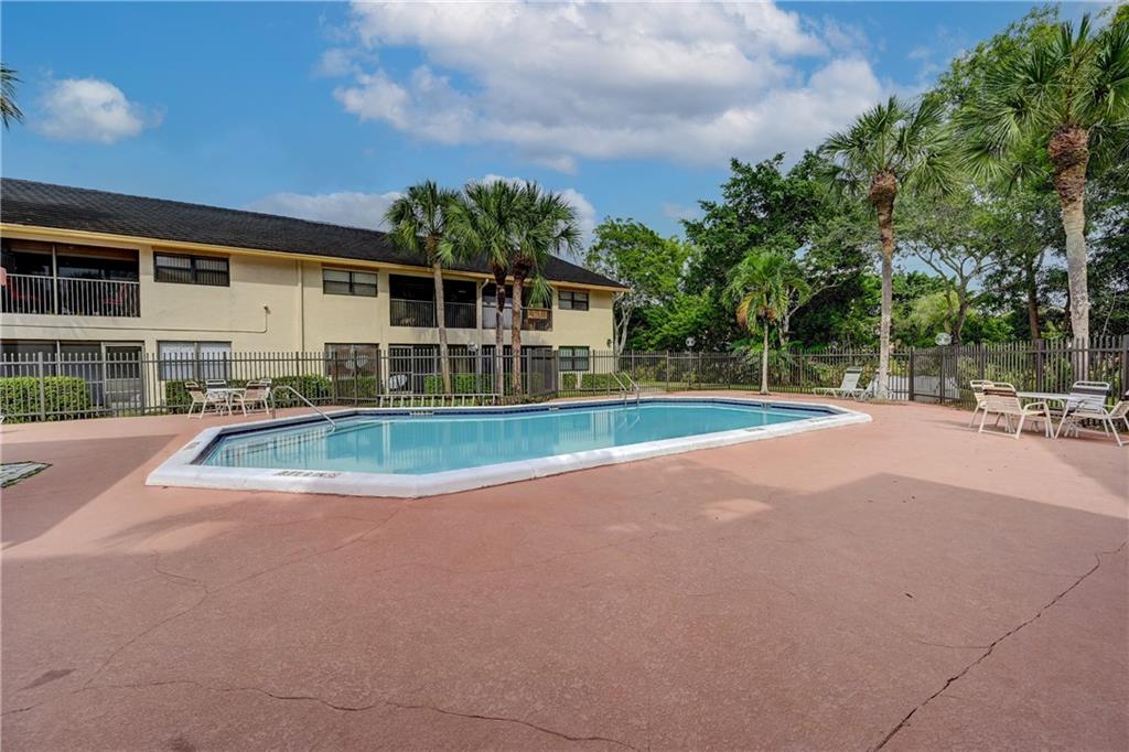 CORAL PLAZA CONDO PHASE I - Residential