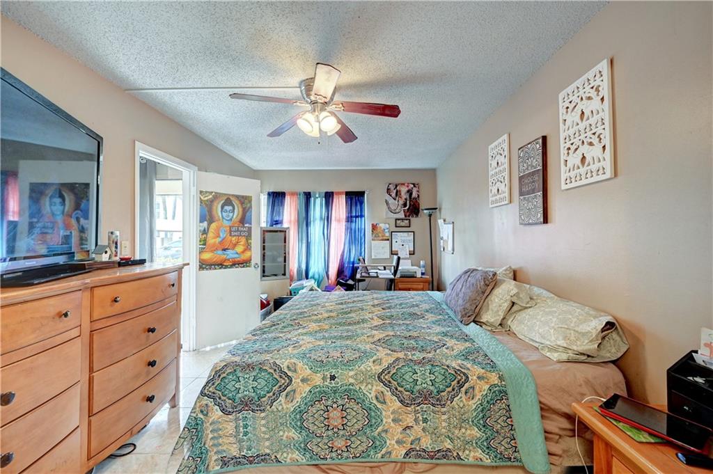 CORAL PLAZA CONDO PHASE I - Residential