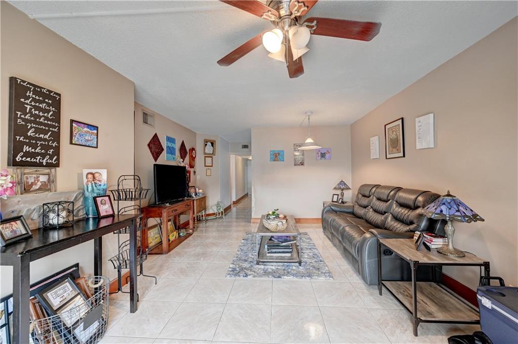 CORAL PLAZA CONDO PHASE I - Residential