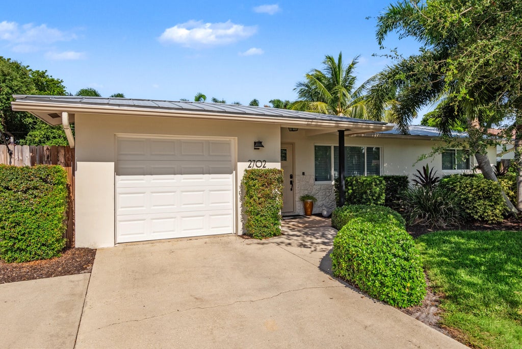Photo of 2702 SW 6th Street, Boynton Beach, FL 33435 (MLS # B26058969)