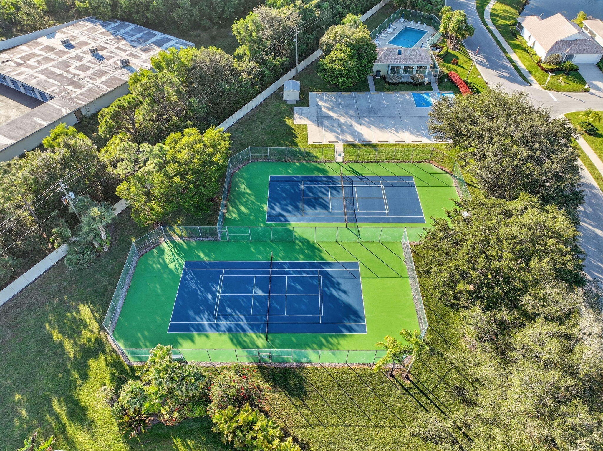 EMERALD LAKES - Residential