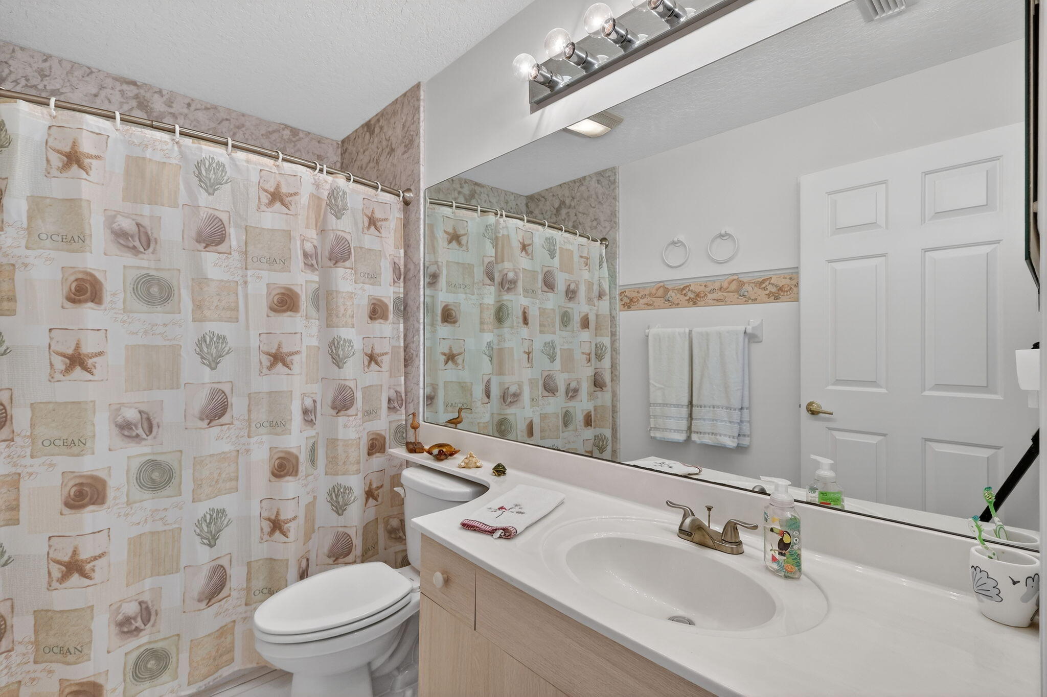 EMERALD LAKES - Residential