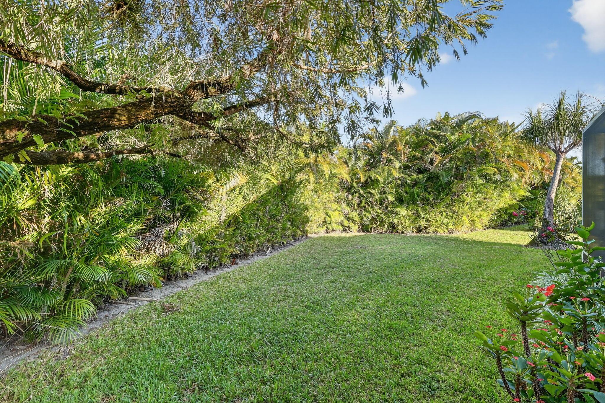 EMERALD LAKES - Residential