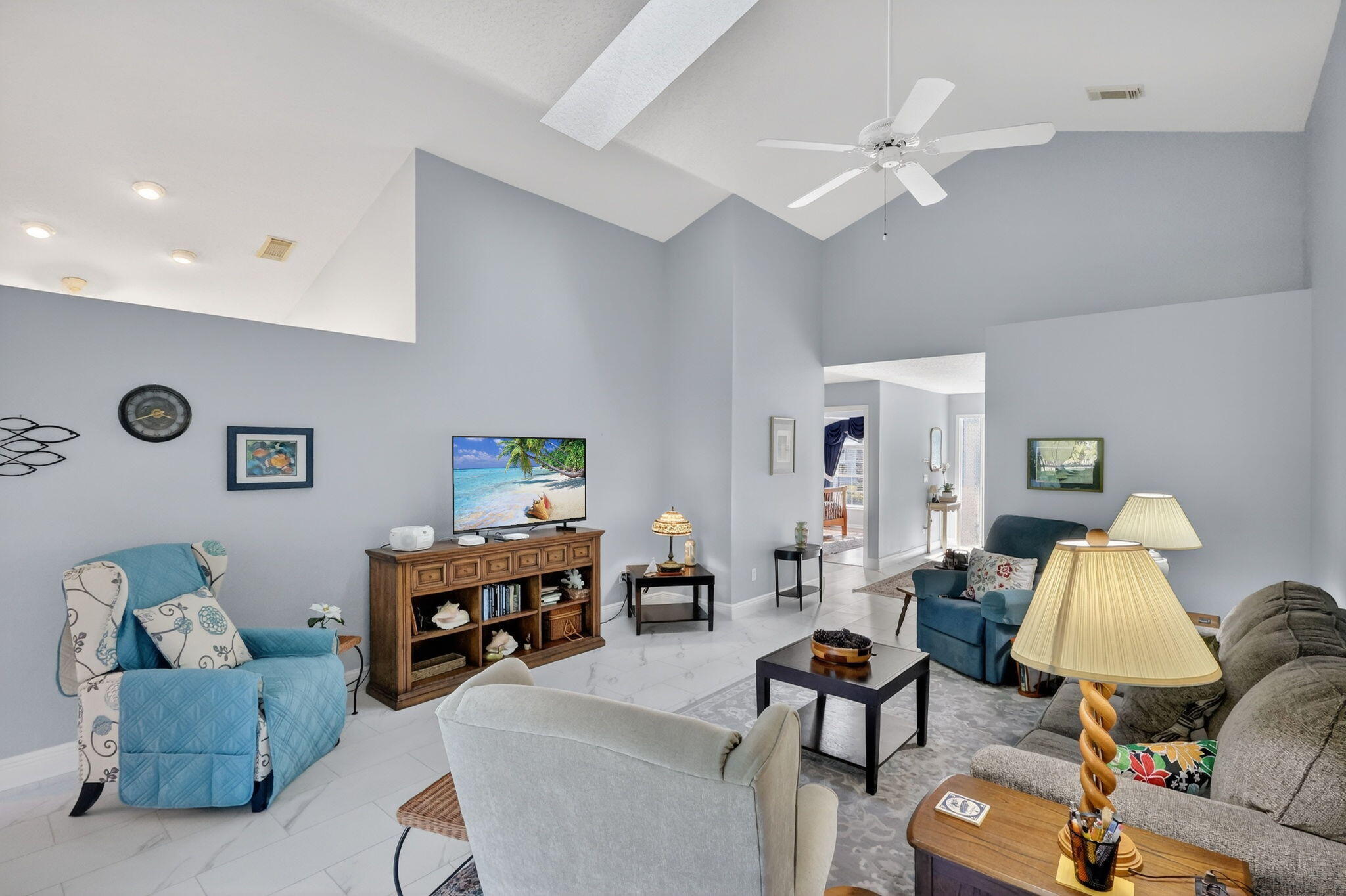 EMERALD LAKES - Residential