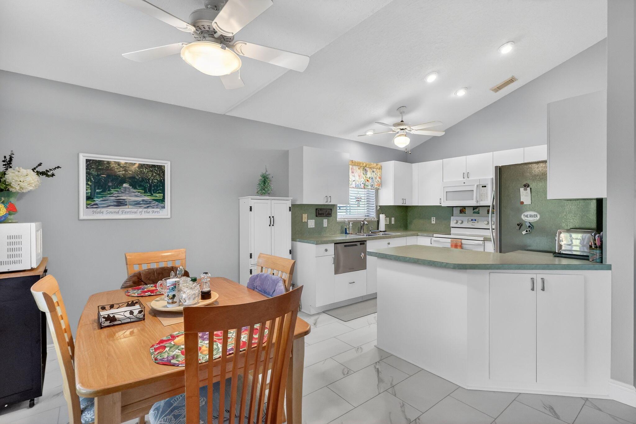 EMERALD LAKES - Residential