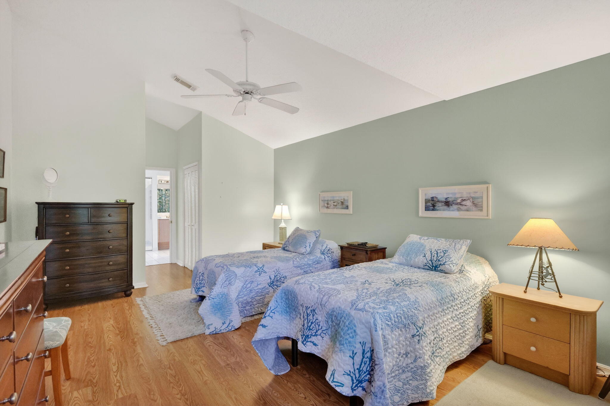 EMERALD LAKES - Residential