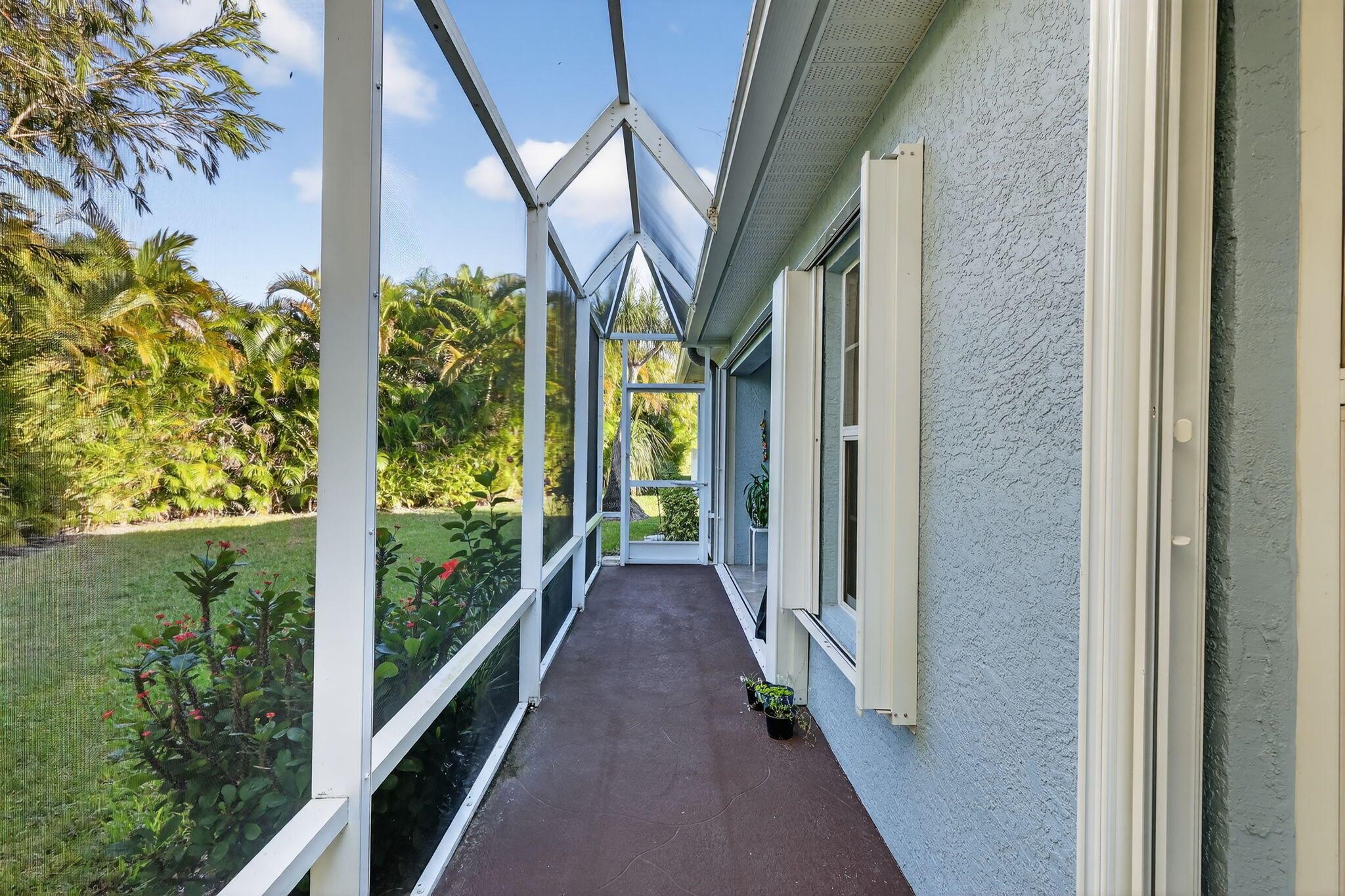 EMERALD LAKES - Residential