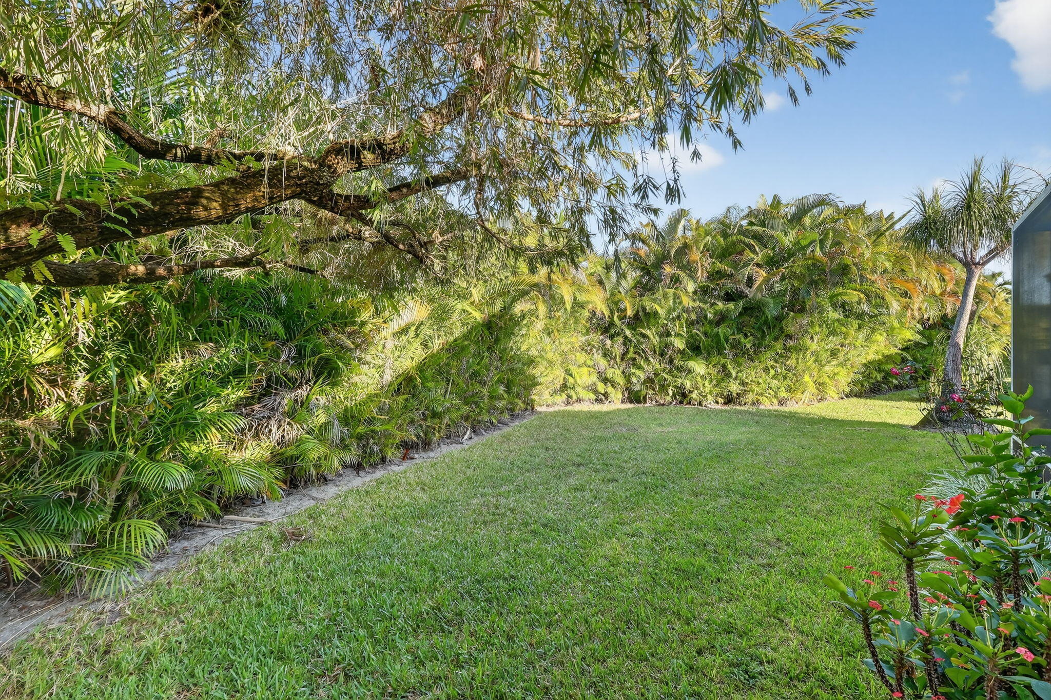 EMERALD LAKES - Residential