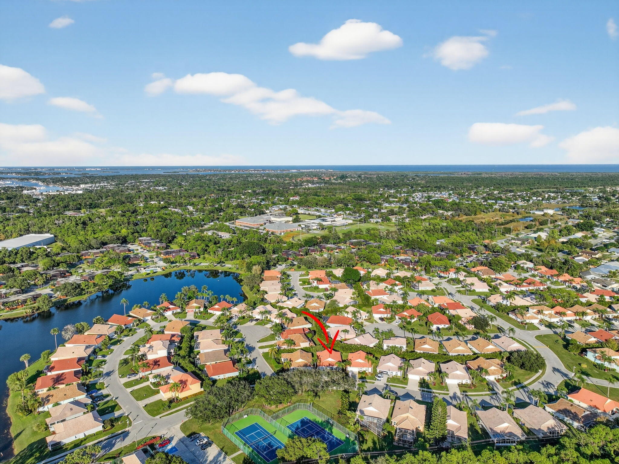 EMERALD LAKES - Residential