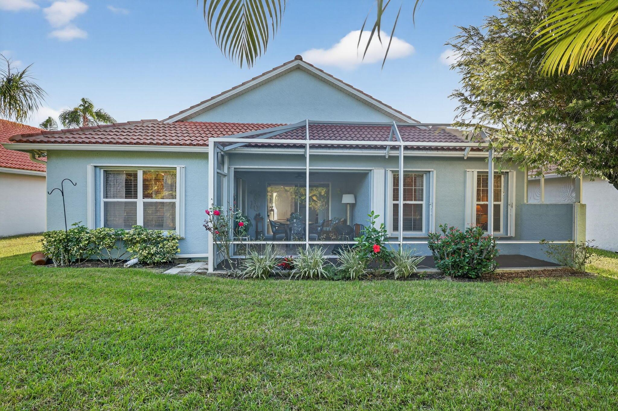 EMERALD LAKES - Residential