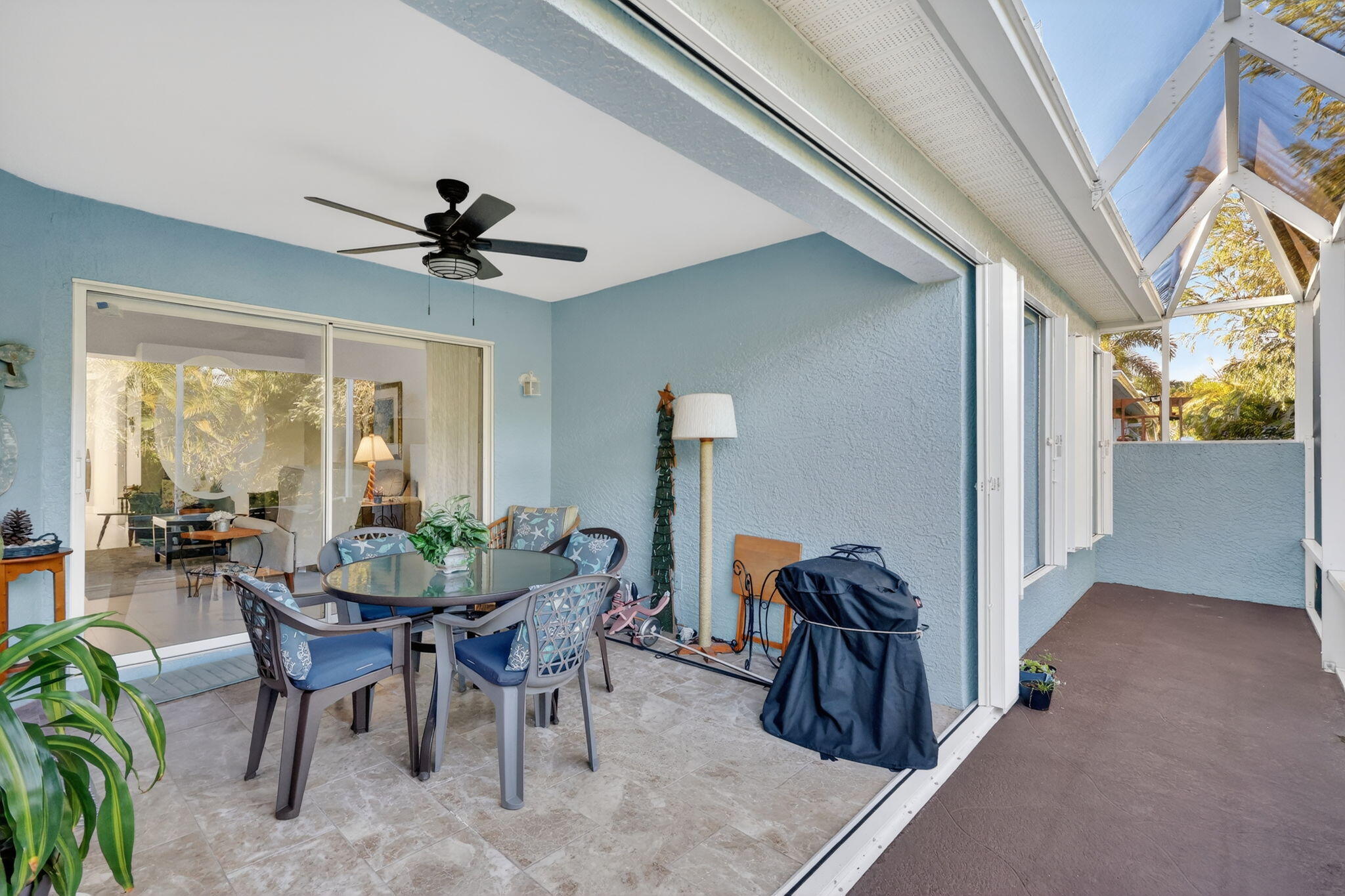 EMERALD LAKES - Residential