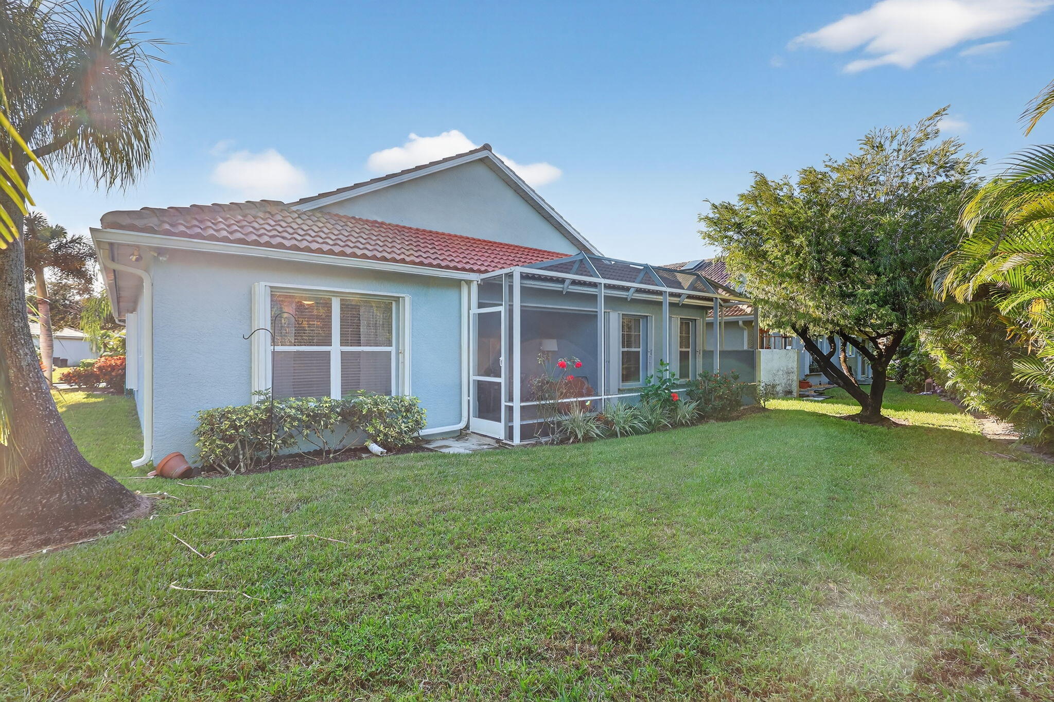 EMERALD LAKES - Residential