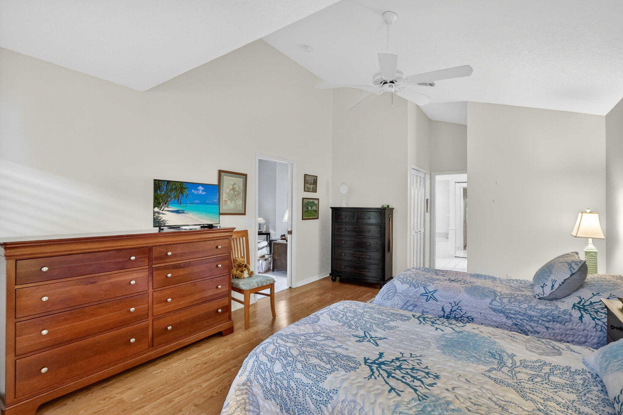 EMERALD LAKES - Residential