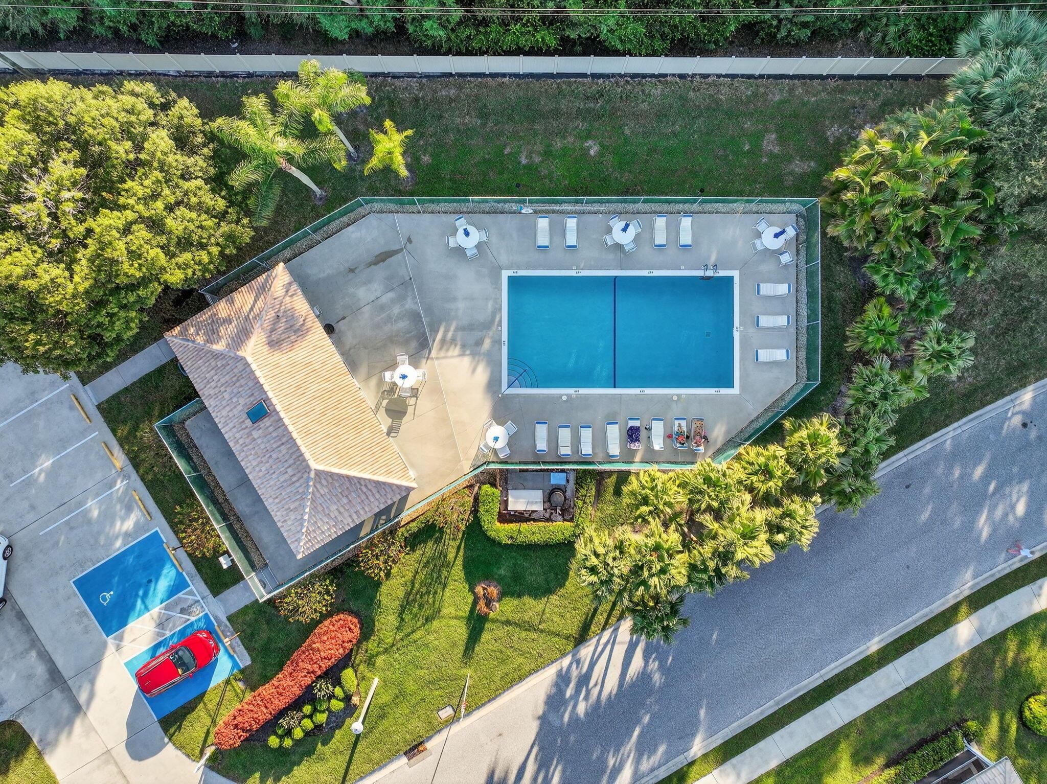 EMERALD LAKES - Residential