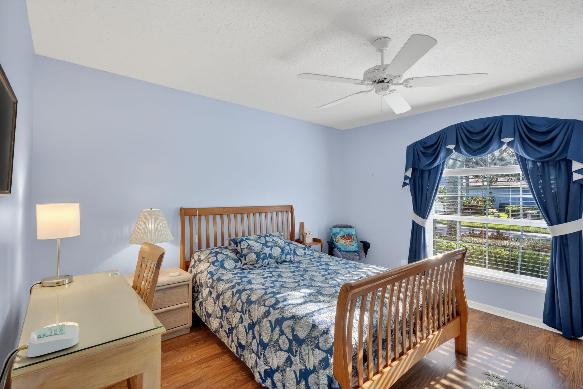 EMERALD LAKES - Residential