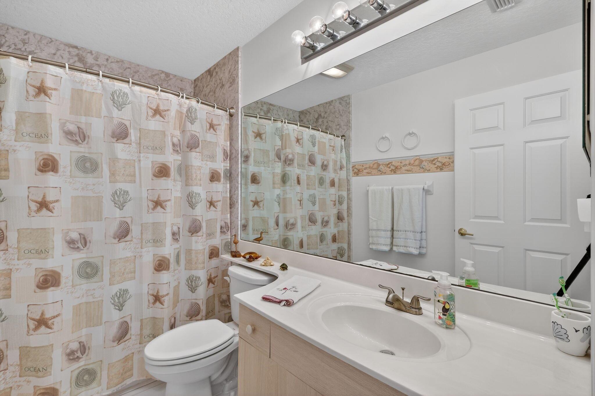 EMERALD LAKES - Residential