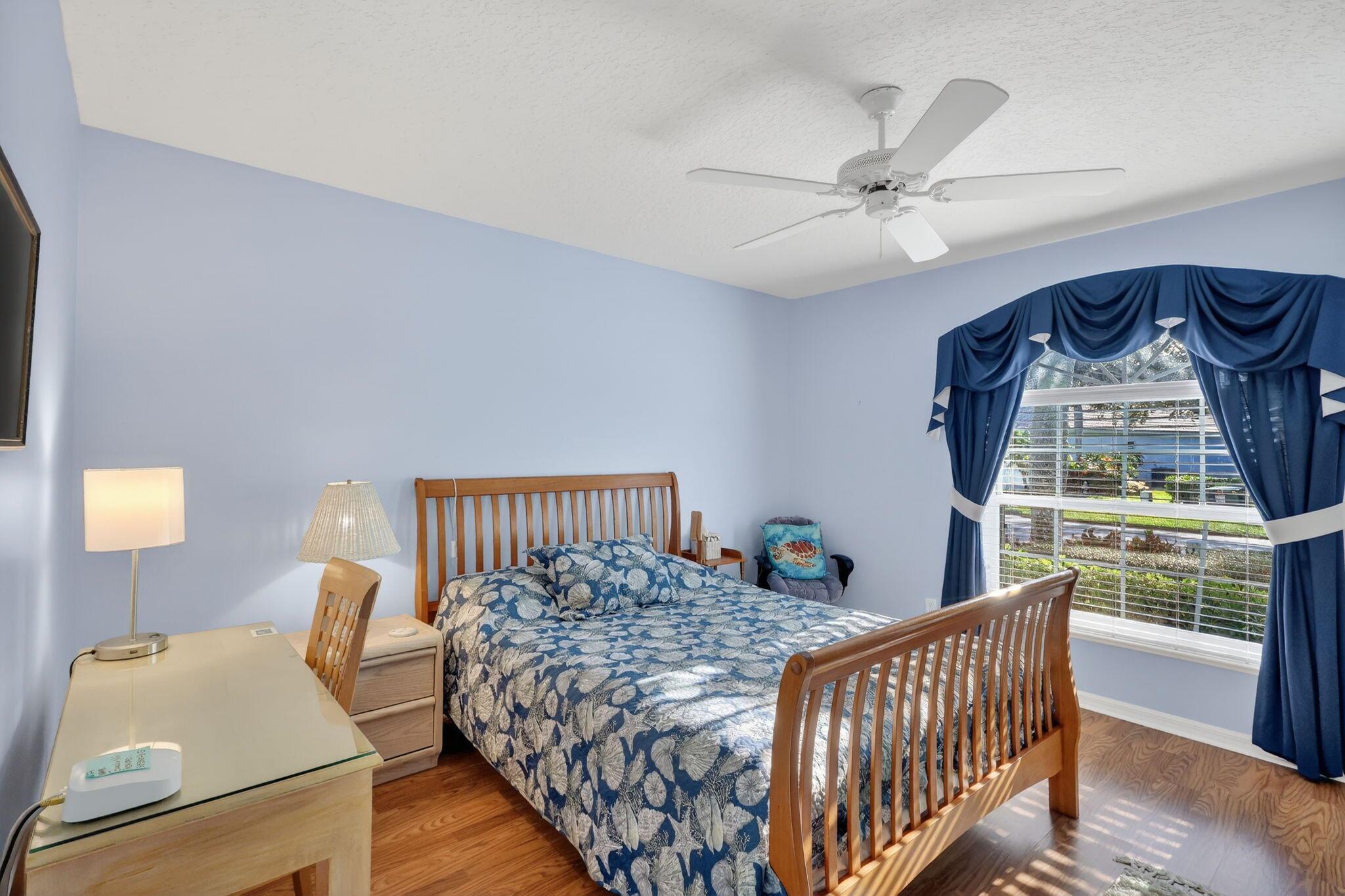 EMERALD LAKES - Residential