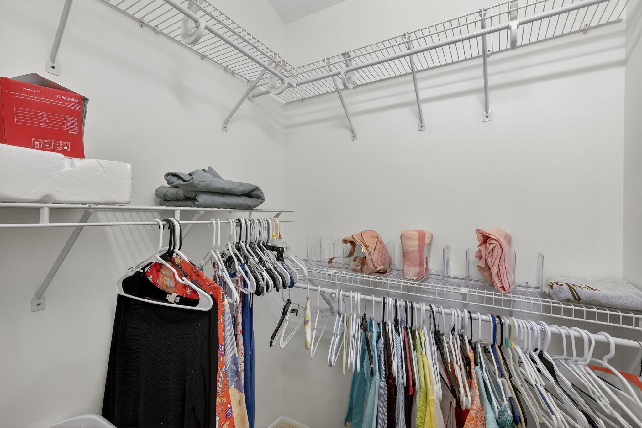 EMERALD LAKES - Residential