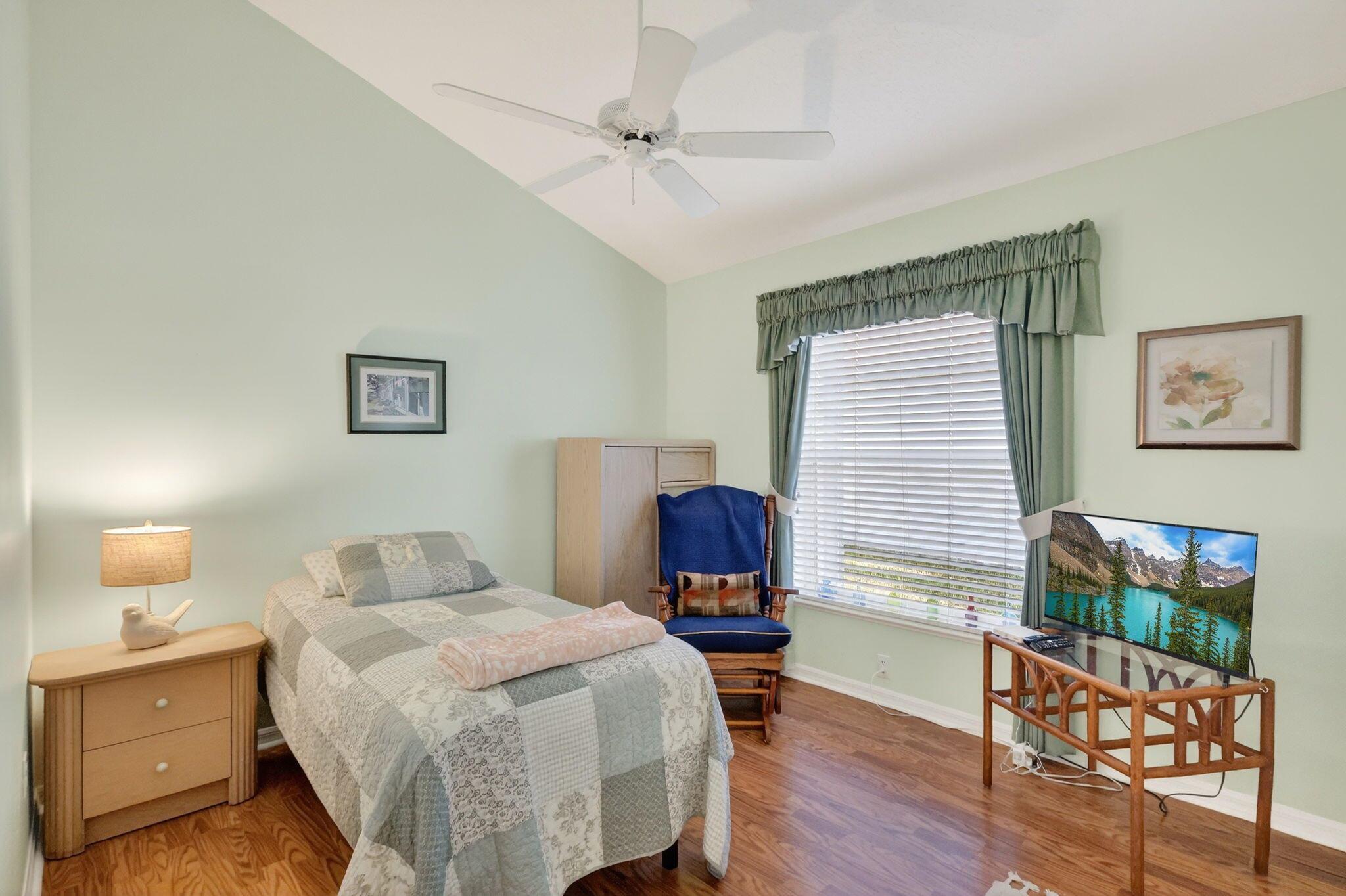 EMERALD LAKES - Residential