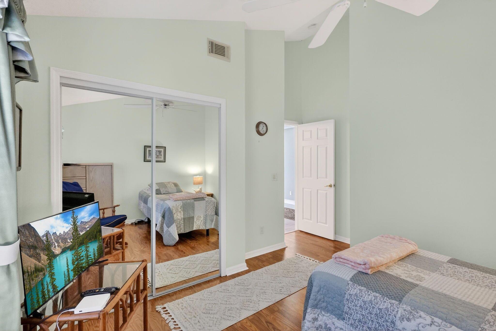 EMERALD LAKES - Residential