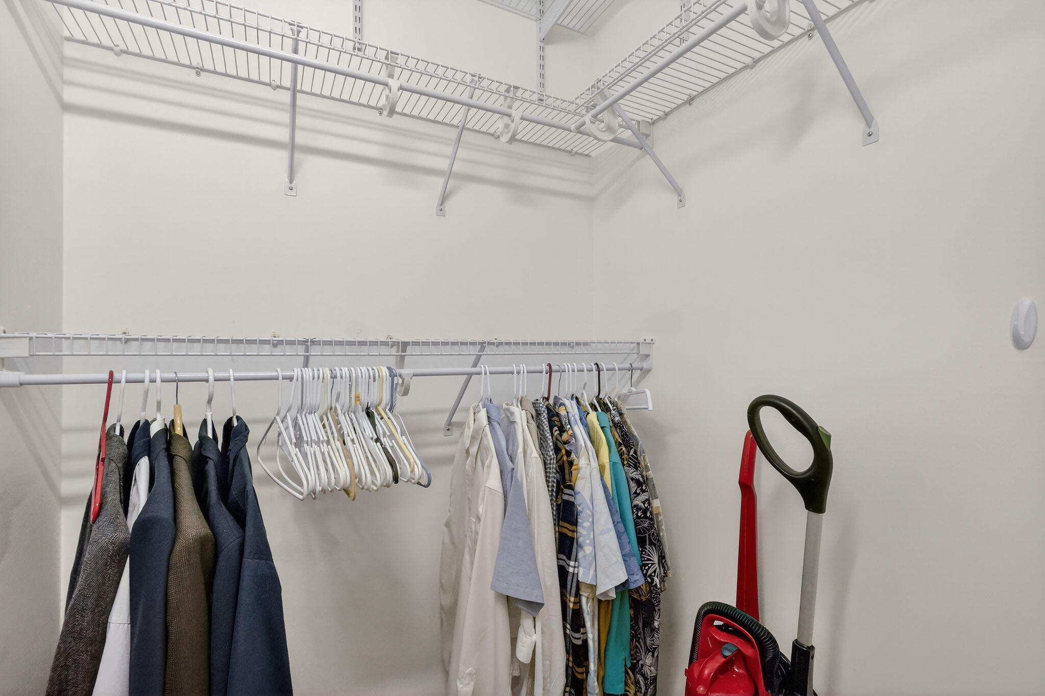 EMERALD LAKES - Residential