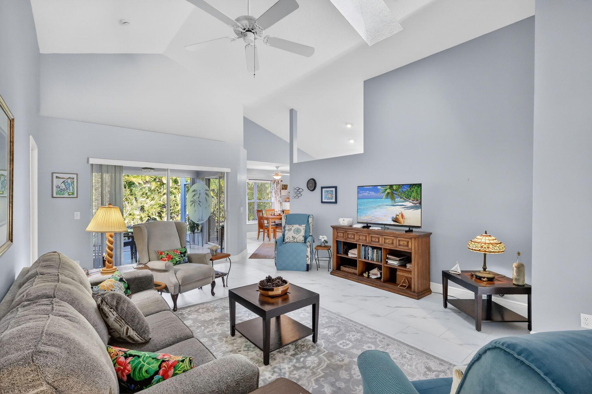 EMERALD LAKES - Residential