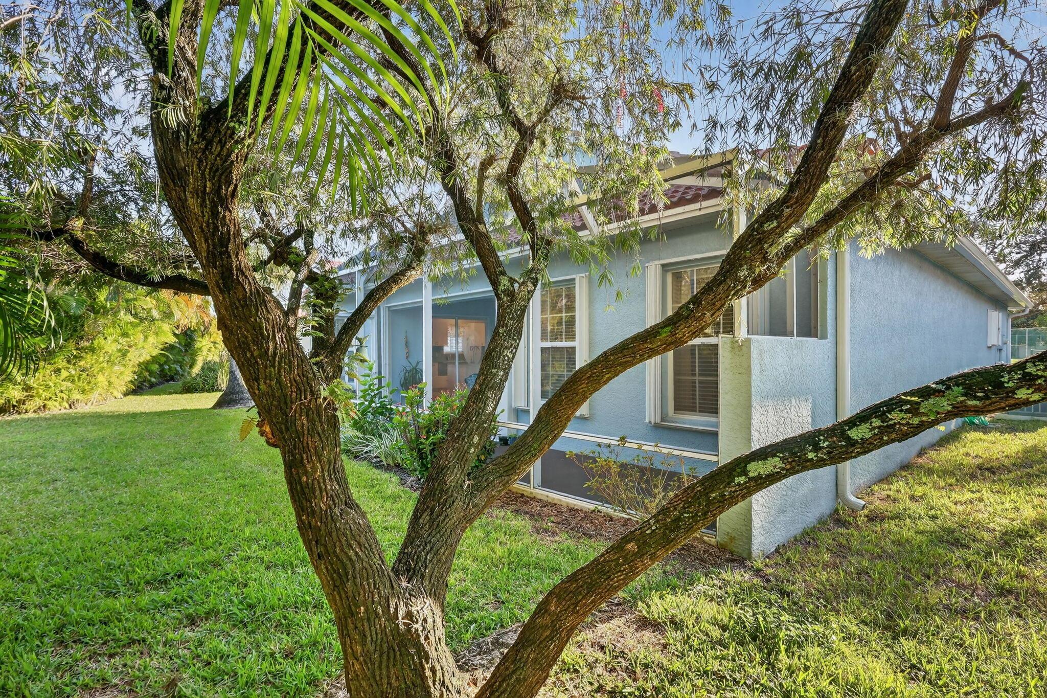 EMERALD LAKES - Residential