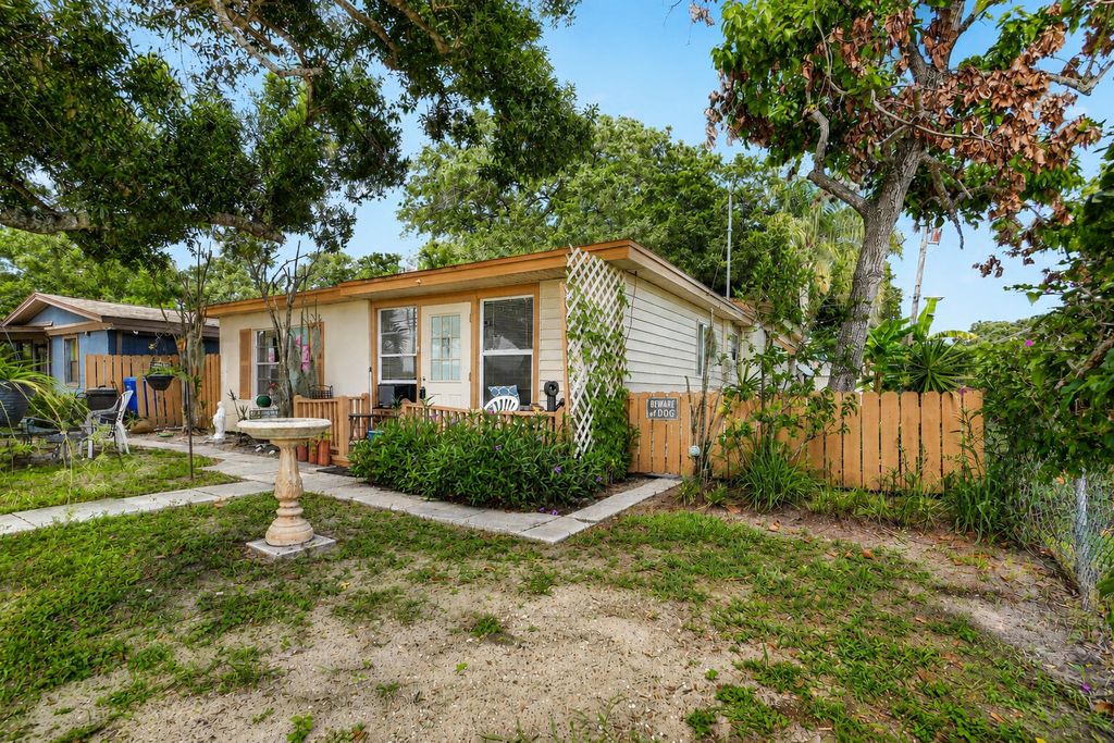 Photo of 2666 12th Avenue, Vero Beach, FL 32960 (MLS # B26032154)