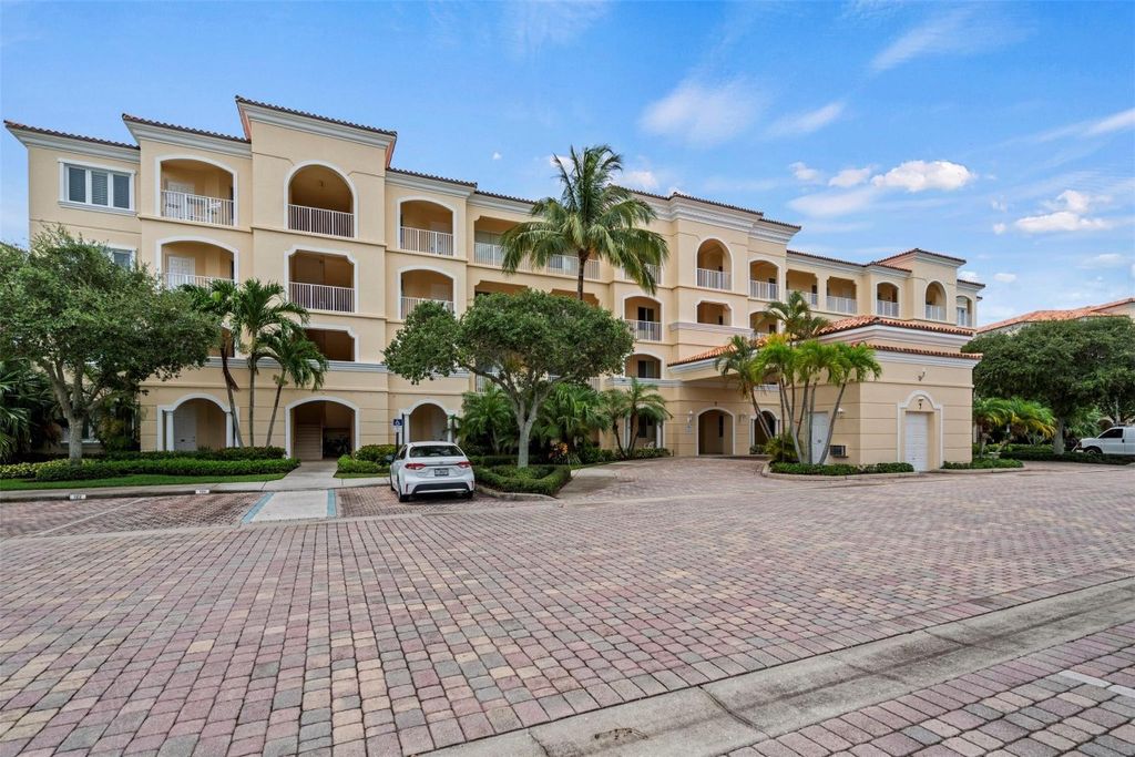 Photo of 7 Harbour Isle Drive #PH04, Fort Pierce, FL 34949 (MLS # F10514855)