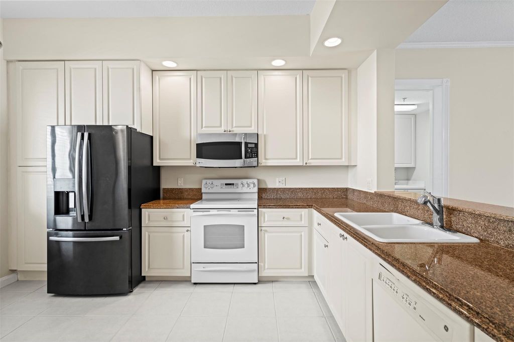 Photo of 7 Harbour Isle Dr #PH04, Fort Pierce, FL 34949 (MLS # F10514855)