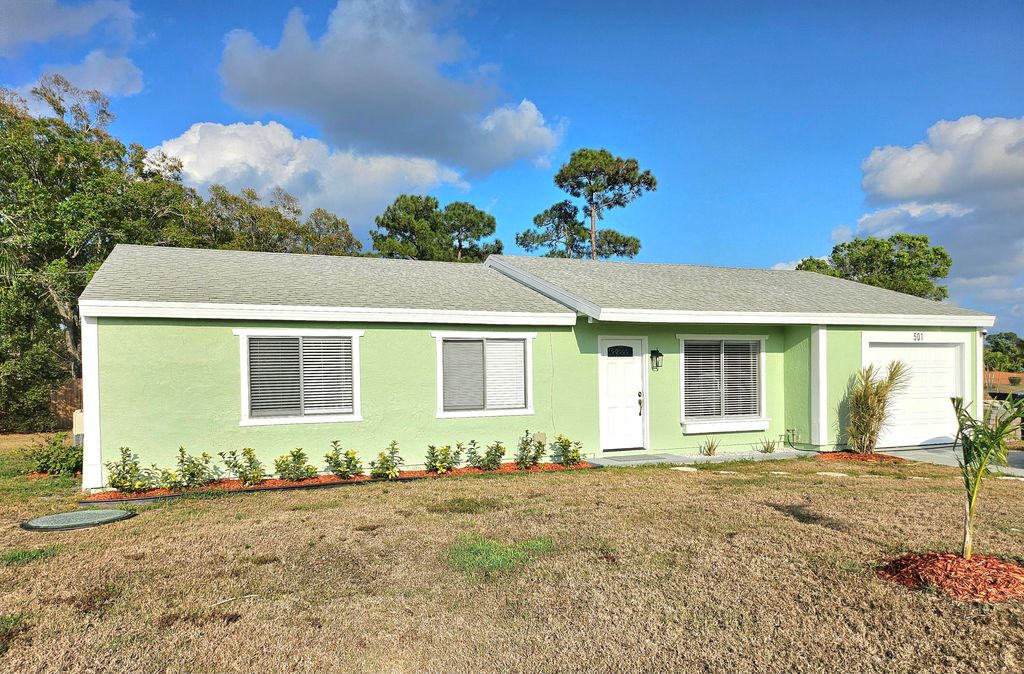Photo of 501 SE Thanksgiving Avenue, Port Saint Lucie, FL 34984 (MLS # R11162036)