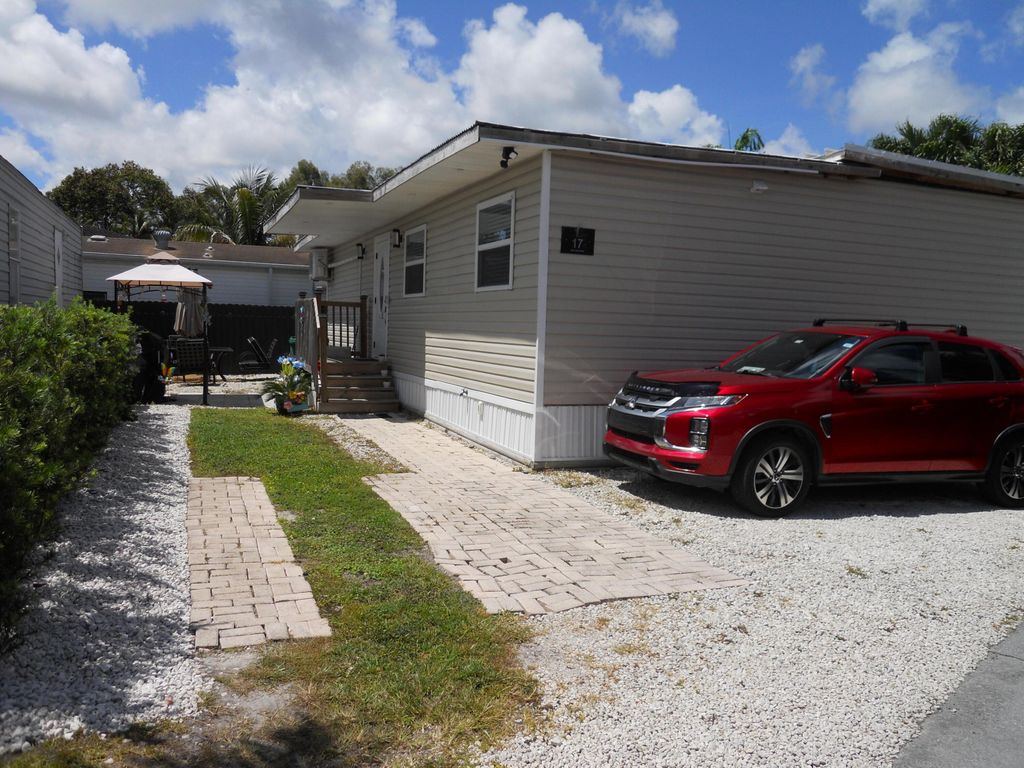 Photo of 4633 SW 73rd Avenue #17, Davie, FL 33314 (MLS # B26018136)