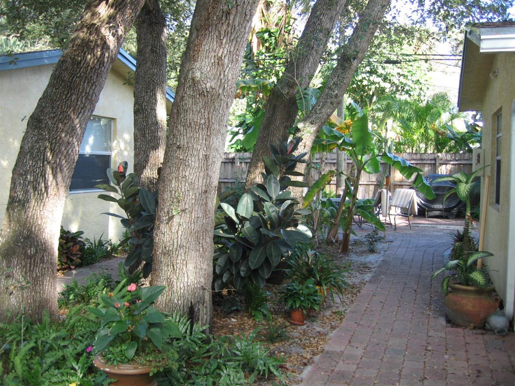 RIVERSIDE VILLAS CONDO BLDG 712 - Residential