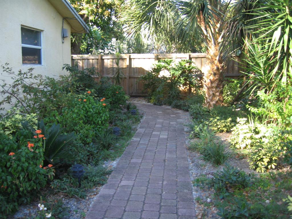 RIVERSIDE VILLAS CONDO BLDG 712 - Residential