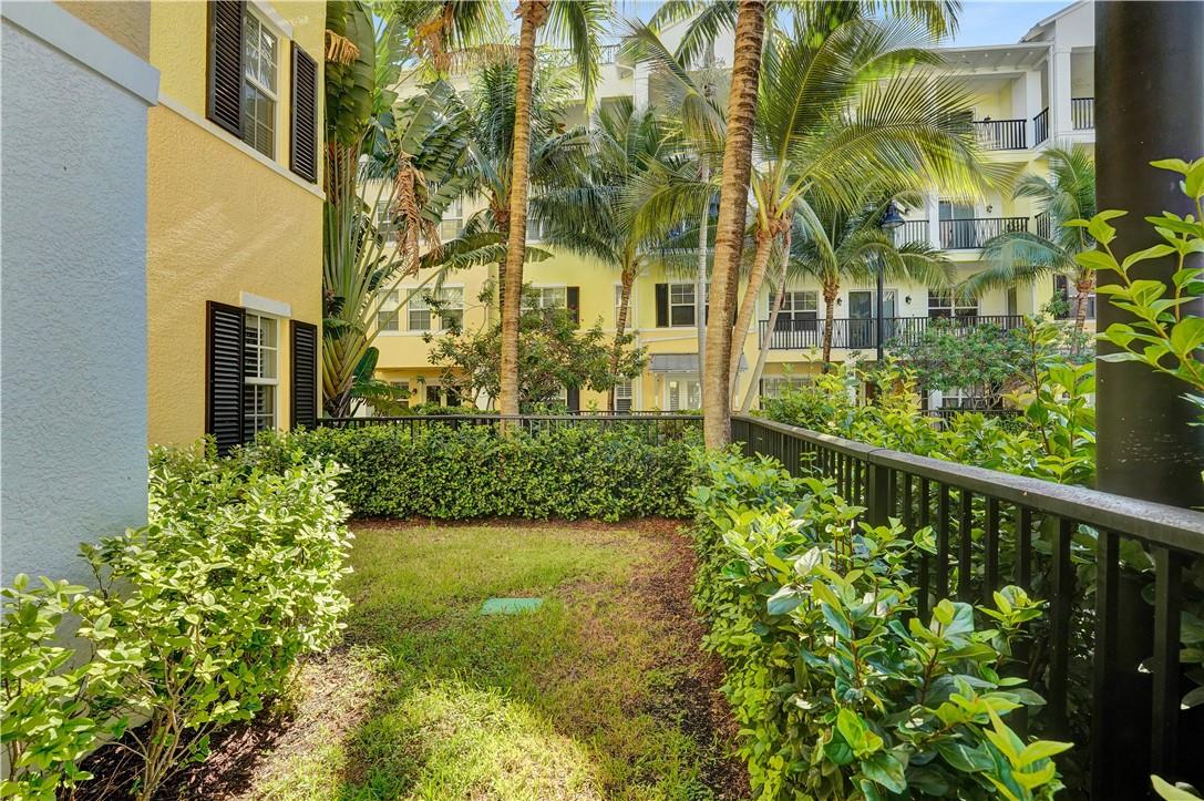226 N Latitude Circle 101