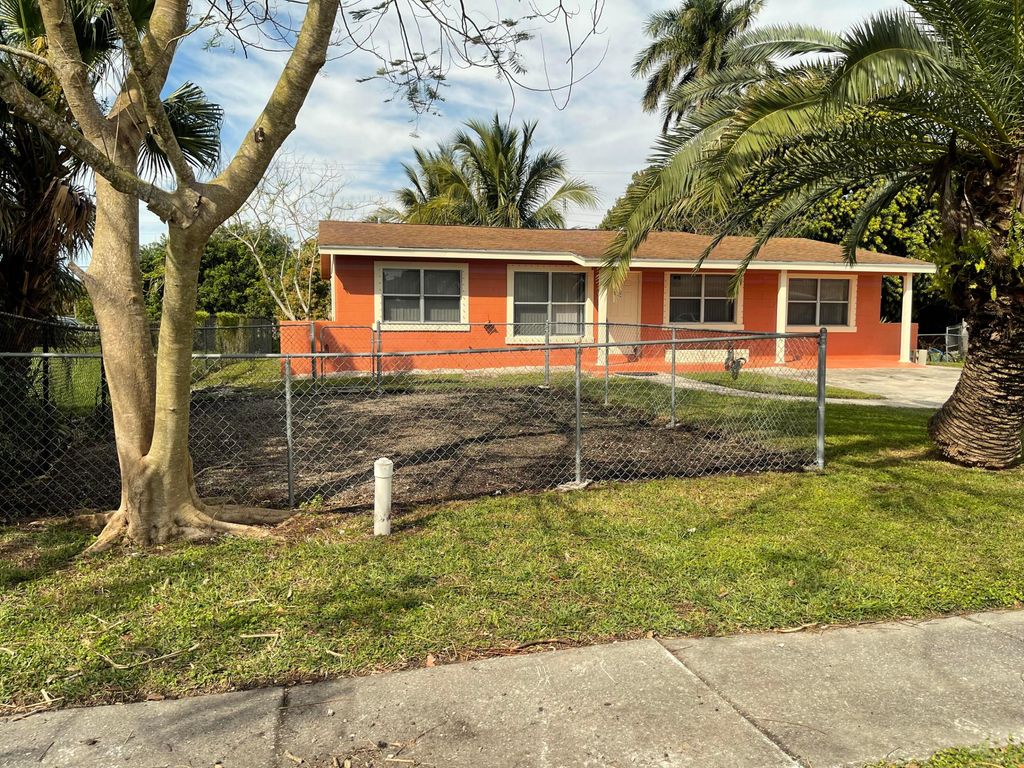 Photo of 130 SW 5th Avenue, South Bay, FL 33493 (MLS # R10962678)