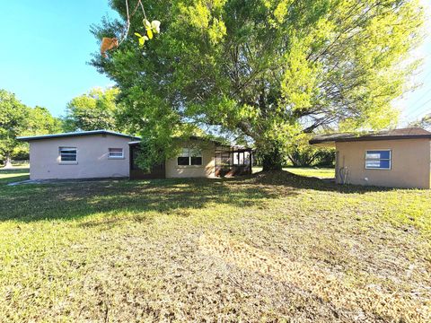 A home in Okeechobee