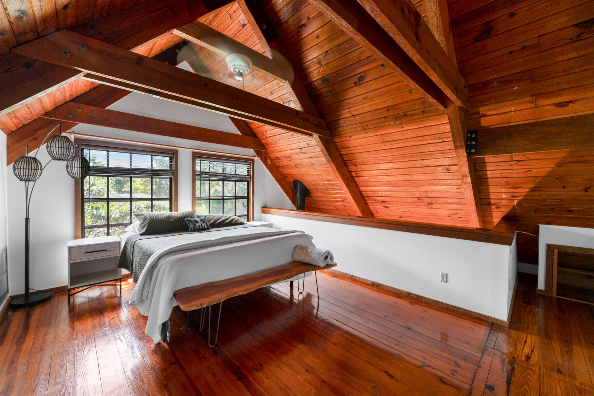 3049 SW Woodland Trail