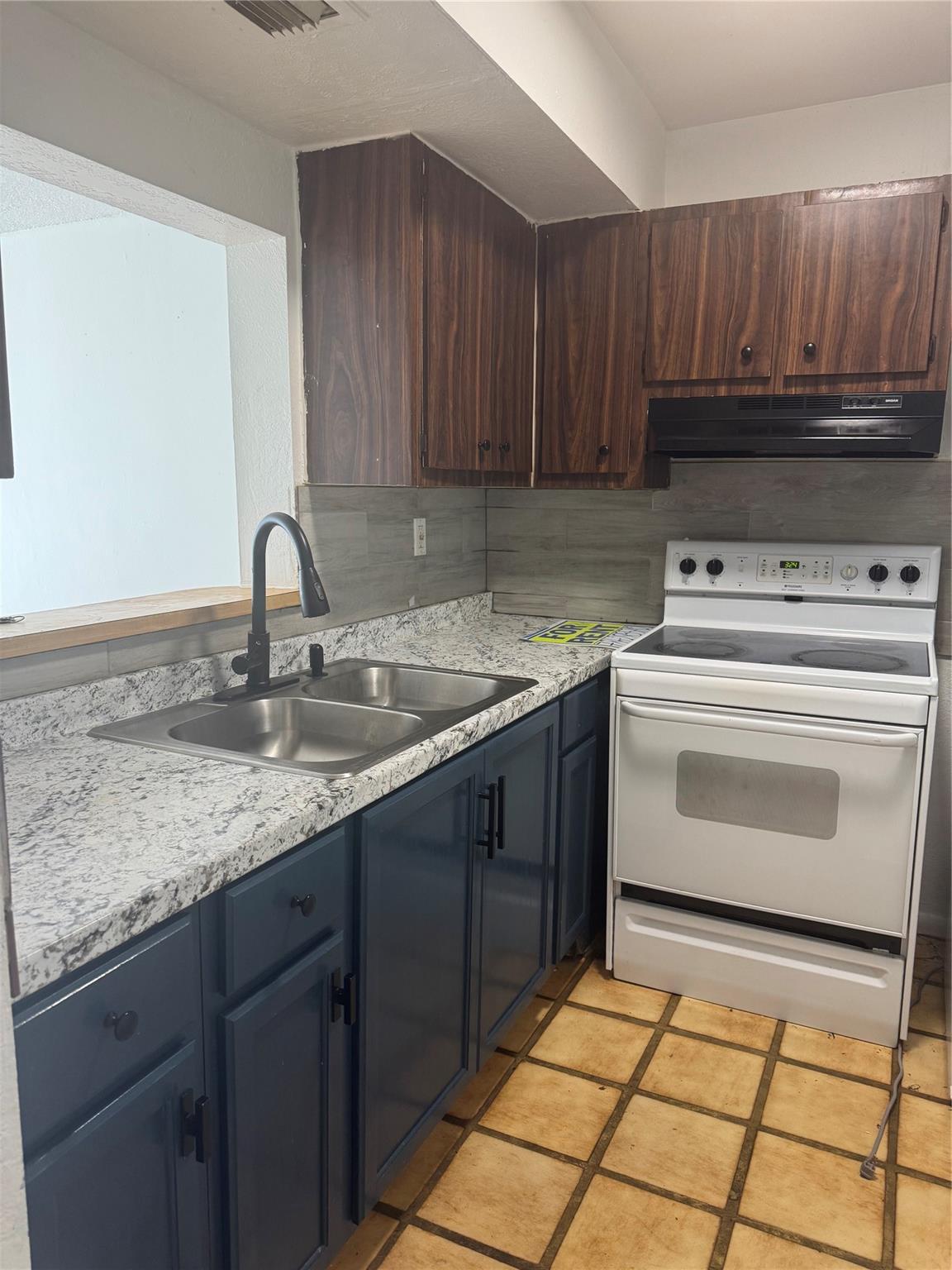 Sunset Hills I Condo - Residential Lease