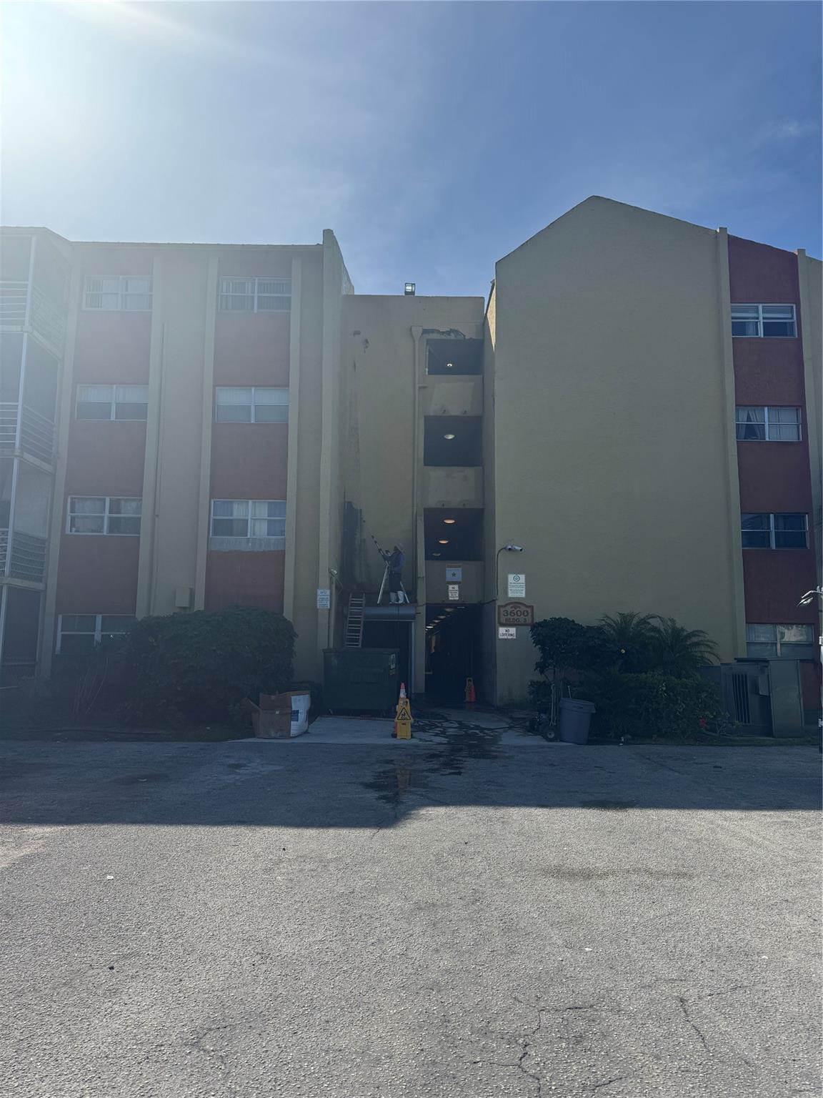 Move ready unit offers a spacious living area with a large room, nice kitchen, and balcony. Laundry facility on each floor, building centrally located , and close to highway. Plenty of parking , central AC, range, and refrigerator in unit.