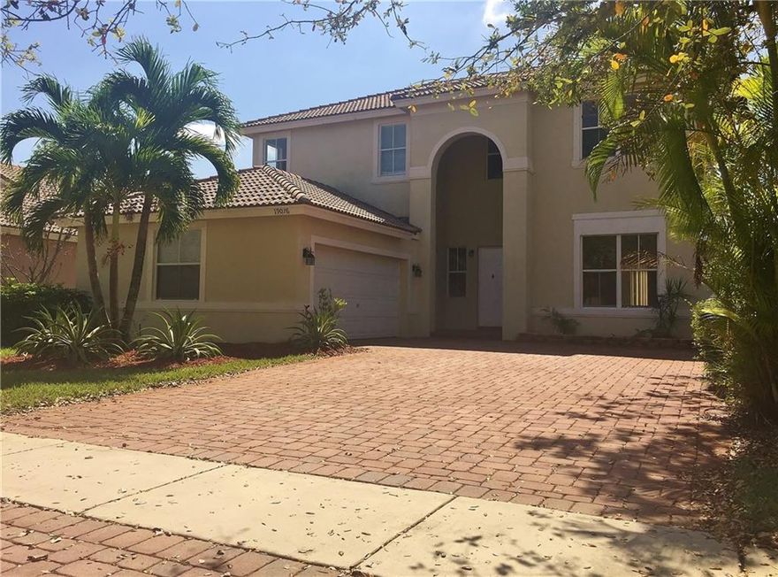 **Fantastic Sunset Lakes 4 Bdrm/2.5 Bath House ** 5th Room downstairs can be 5th Bdrm, Office, Hobby Rm - Your choice!**Tile throughout 1st /New Berber style Carpet upstairs /Split Floor Plan**Master Bdrm has XL Walk-In His & Hers Closets **Big Mstr Bath w/Double Sinks, XL Shower , & R.Tub. Agent related to one of owners.Information deemed accurate but not guaranteed.**Great Location close to Publix/Shop.Centers, A-Rated Schools**Move-In Ready!